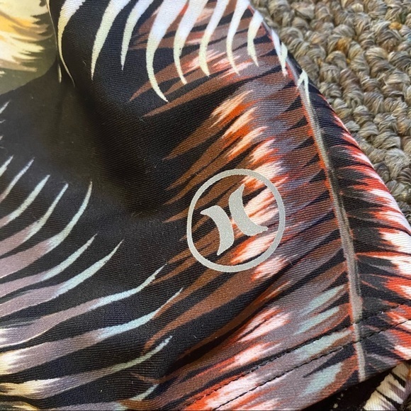 Hurley Women’s One Piece Swim Suit Size L Hurley Scattered‎ Palms NWOT - Picture 10 of 11